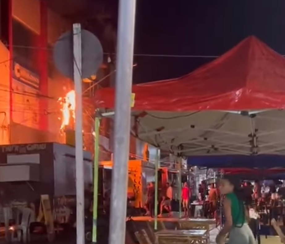 Princípio de incêndio em poste assusta comerciantes e moradores no Centro de Goiana